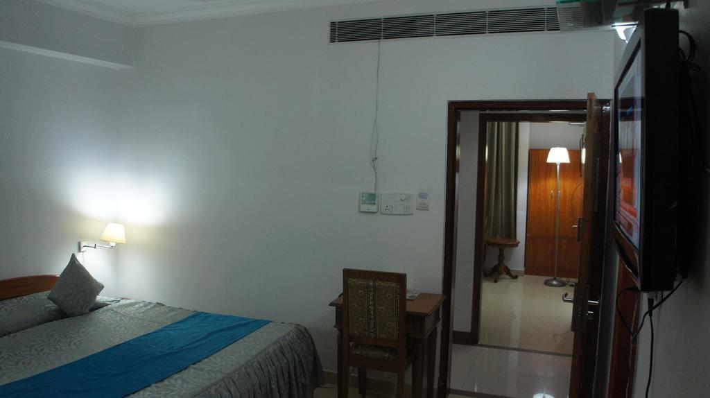 גווהטי Hotel Lilawati Grand מראה חיצוני תמונה