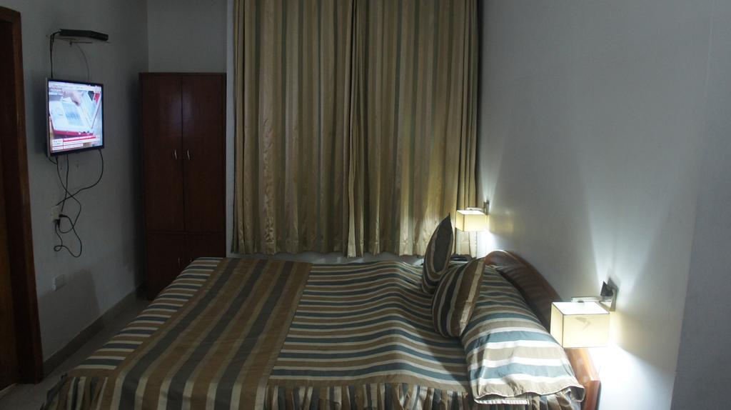 גווהטי Hotel Lilawati Grand מראה חיצוני תמונה
