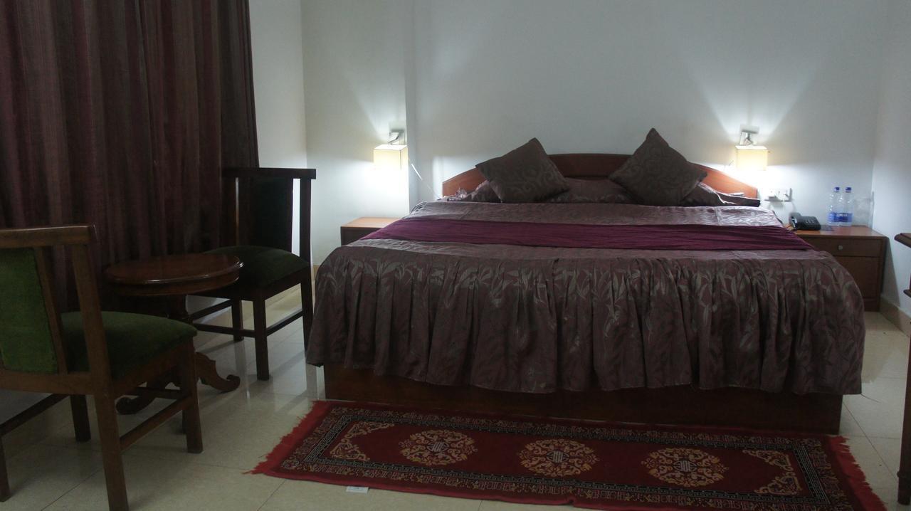 גווהטי Hotel Lilawati Grand מראה חיצוני תמונה