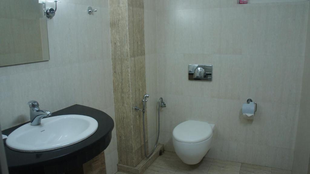 גווהטי Hotel Lilawati Grand מראה חיצוני תמונה