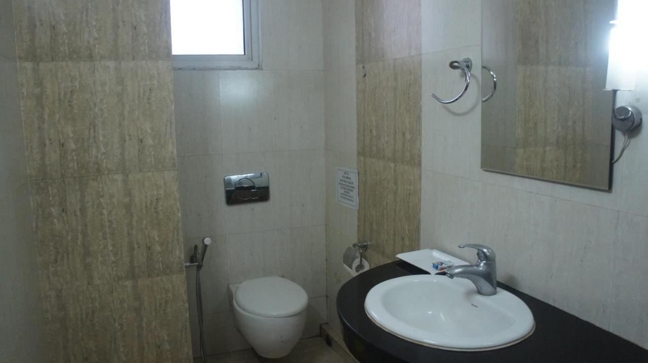 גווהטי Hotel Lilawati Grand מראה חיצוני תמונה