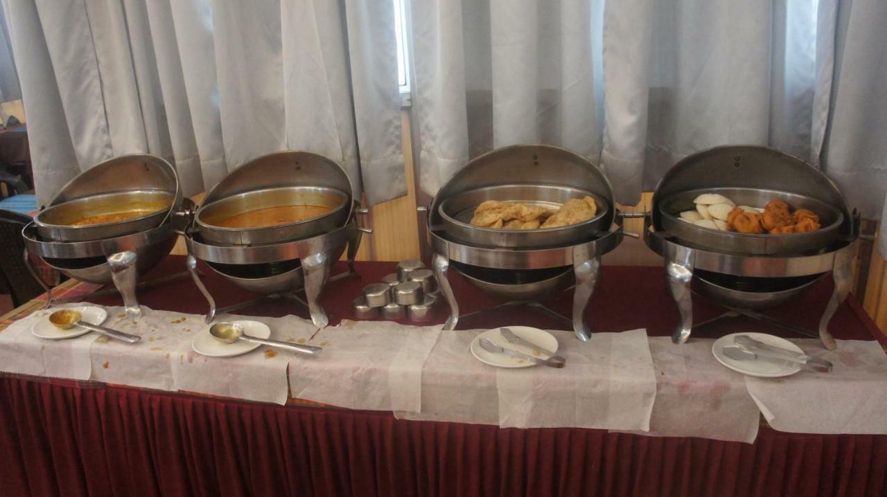 גווהטי Hotel Lilawati Grand מראה חיצוני תמונה