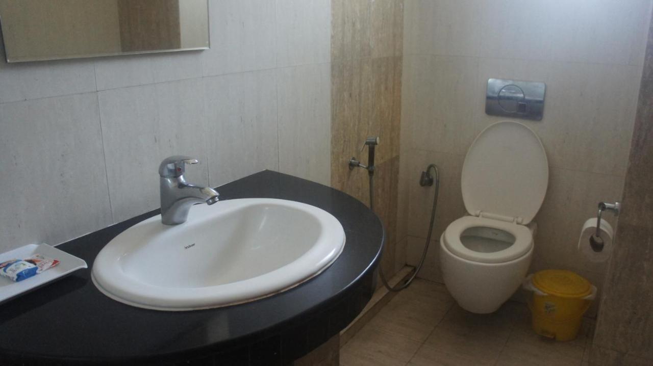 גווהטי Hotel Lilawati Grand מראה חיצוני תמונה